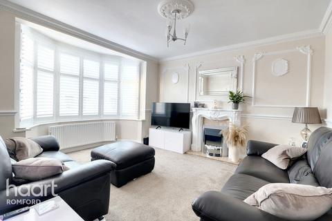 3 bedroom semi-detached house for sale, Poplar Street, Romford, RM7 7JD