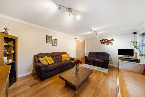 2 bedroom flat for sale, Sunbury-on-Thames,  Surrey,  TW16