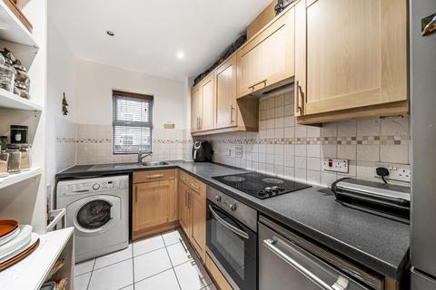 2 bedroom flat for sale, Sunbury-on-Thames,  Surrey,  TW16