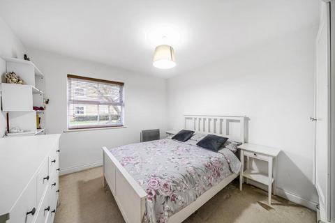 2 bedroom flat for sale, Sunbury-on-Thames,  Surrey,  TW16