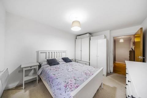 2 bedroom flat for sale, Sunbury-on-Thames,  Surrey,  TW16