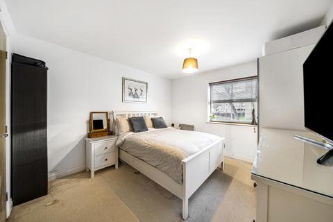 2 bedroom flat for sale, Sunbury-on-Thames,  Surrey,  TW16