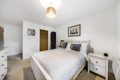 2 bedroom flat for sale, Sunbury-on-Thames,  Surrey,  TW16