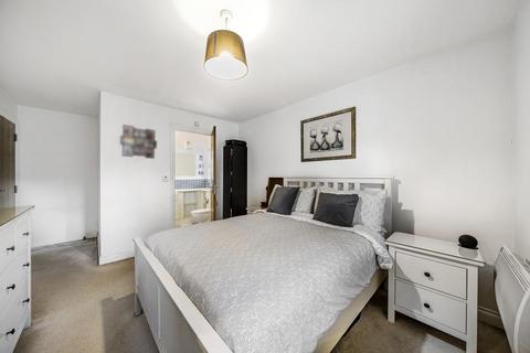 2 bedroom flat for sale, Sunbury-on-Thames,  Surrey,  TW16