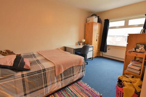 3 bedroom house to rent, Mayville Avenue
