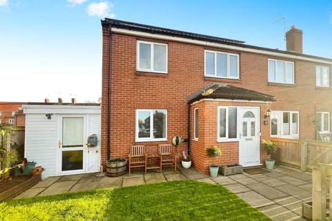 3 bedroom end of terrace house to rent, Newlands Court, Thirsk