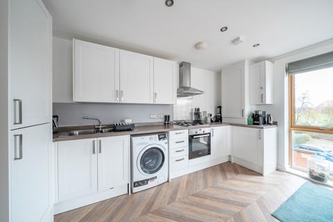 2 bedroom flat for sale, Iron House, 31 Avebury Avenue, Tonbridge, TN9