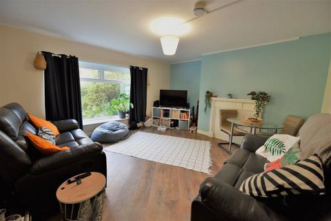 3 bedroom flat to rent, 160 Otley Road, Flat 6