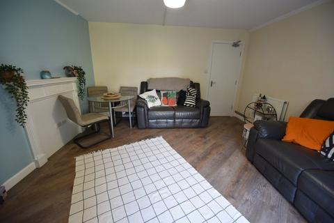 3 bedroom flat to rent, 160 Otley Road, Flat 6