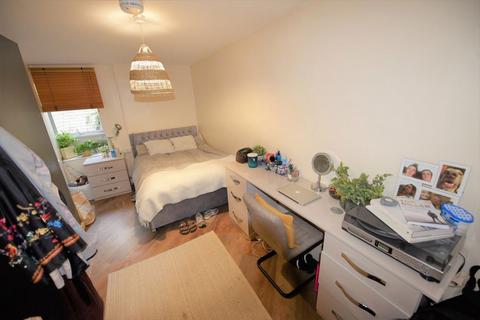 3 bedroom flat to rent, 160 Otley Road, Flat 6