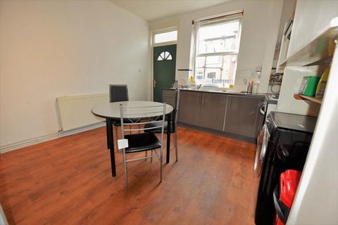 2 bedroom house to rent, Chiswick Terrace