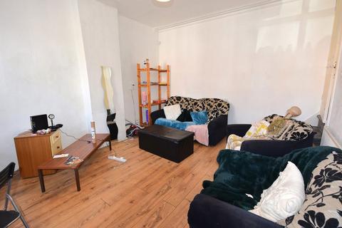 2 bedroom house to rent, Brudenell Street