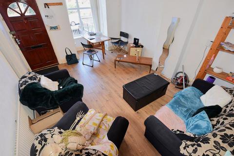 2 bedroom house to rent, Brudenell Street