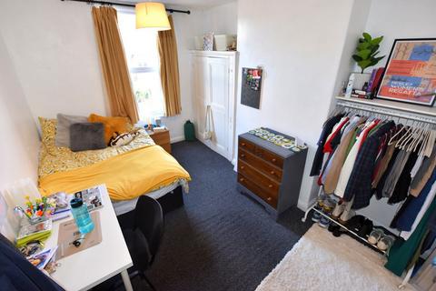 2 bedroom house to rent, Brudenell Street