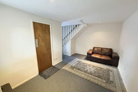 1 bedroom property for sale, Hawthorn Close, Hounslow, Middlesex , TW5 9TG