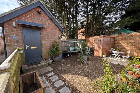 1 bedroom bungalow for sale, The Close, Ringwood BH24