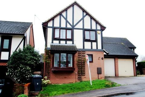 3 bedroom detached house to rent, Ennismore Green, Wigmore, Luton, LU2