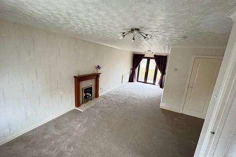 3 bedroom detached house to rent, Ennismore Green, Wigmore, Luton, LU2