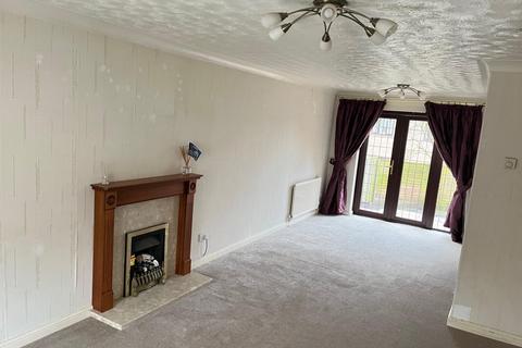 3 bedroom detached house to rent, Ennismore Green, Wigmore, Luton, LU2