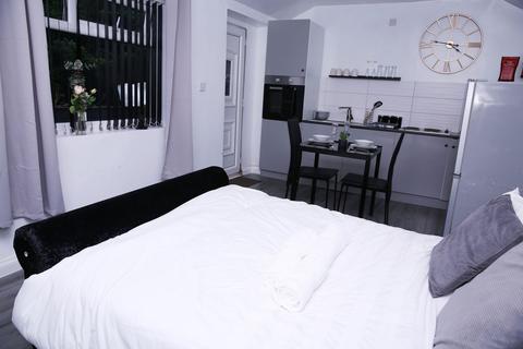 47 Ferney Field Road, Chadderton, Oldham, OL9 0LU