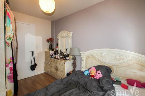 2 bedroom flat to rent, Canalside Gardens, Southall, Middlesex