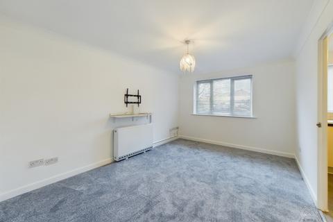 1 bedroom flat to rent, Danbury Crescent, South Ockendon, Essex, RM15