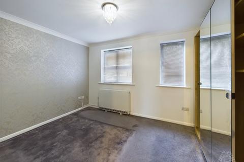 1 bedroom flat to rent, Danbury Crescent, South Ockendon, Essex, RM15