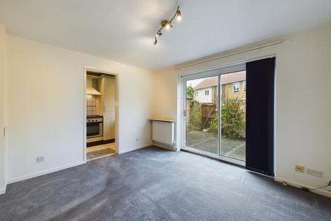 1 bedroom flat for sale, Gordon Close, Haywards Heath, RH16