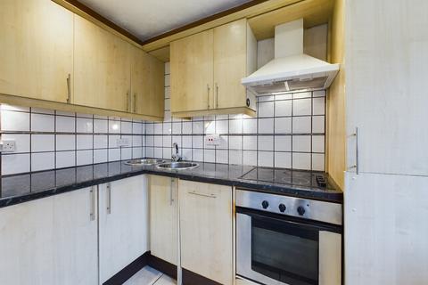 1 bedroom flat for sale, Gordon Close, Haywards Heath, RH16