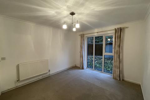 1 bedroom ground floor maisonette to rent, Wilford Close, Northwood HA6