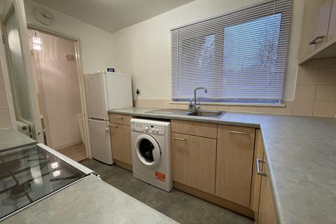 1 bedroom ground floor maisonette to rent, Wilford Close, Northwood HA6