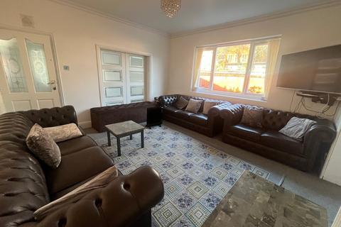 4 bedroom end of terrace house for sale, Clunton Avenue, Bolton, BL3