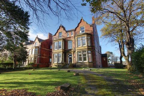 2 bedroom flat to rent, St. Annes Road East, Lytham St. Annes FY8