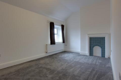 2 bedroom flat to rent, St. Annes Road East, Lytham St. Annes FY8