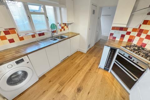 4 bedroom semi-detached house to rent, Hounslow TW5