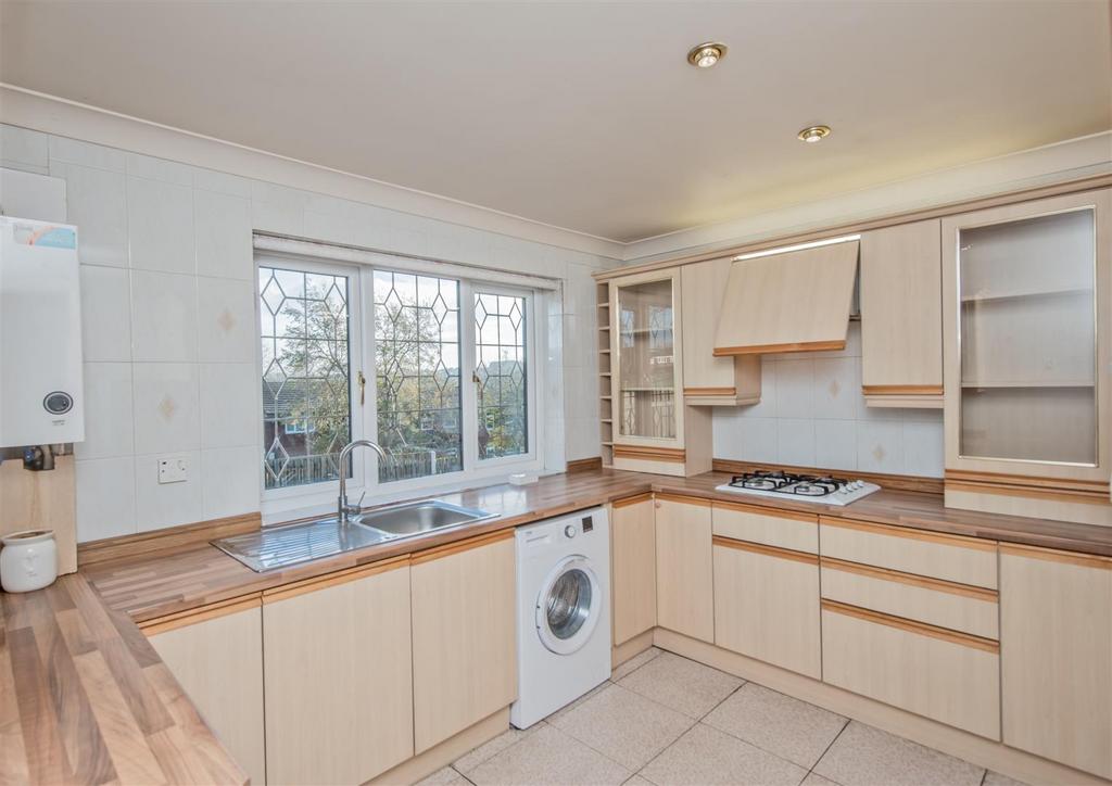 Fitted Dining / Breakfast Kitchen: