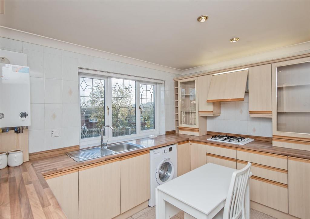 Fitted Dining / Breakfast Kitchen: