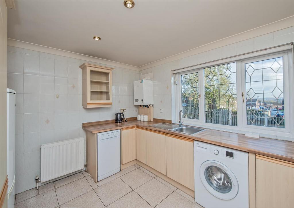 Fitted Dining / Breakfast Kitchen: