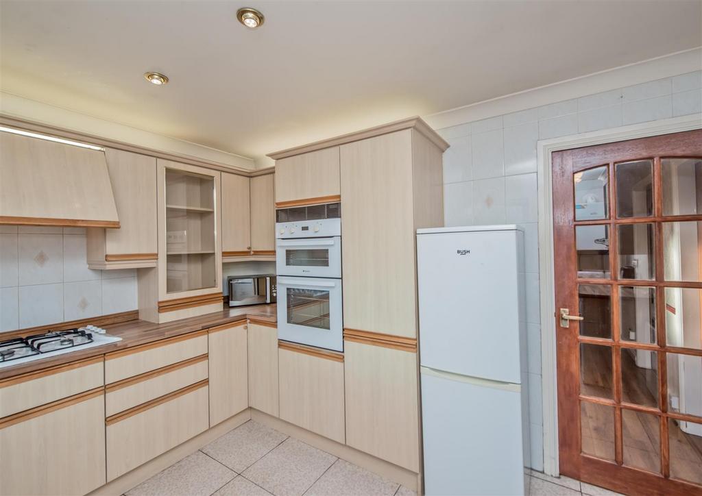 Fitted Dining / Breakfast Kitchen: