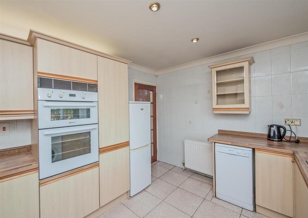 Fitted Dining / Breakfast Kitchen: