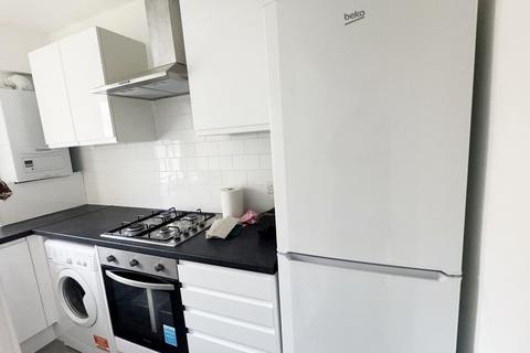 2 bedroom flat to rent, Mare Street, Hackney, E8 1EJ