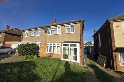 3 bedroom terraced house to rent, Holmbridge Gardens, Enfield, EN3