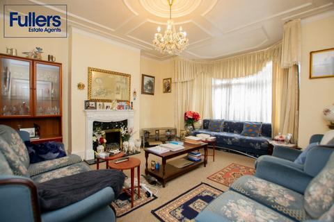 1 bedroom ground floor flat for sale, Caversham Avenue, London N13