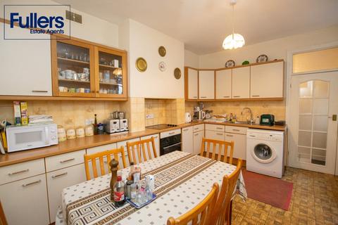 1 bedroom ground floor flat for sale, Caversham Avenue, London N13