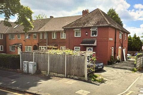 4 bedroom semi-detached house to rent, Birchfields road, Manchester M13 0UB