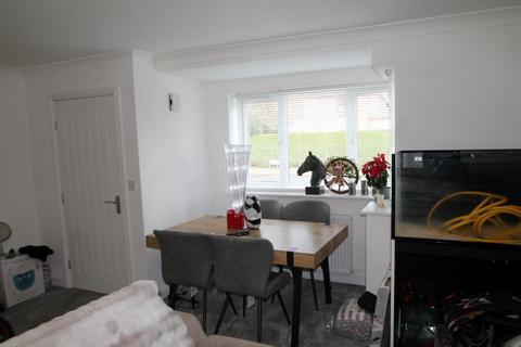 2 bedroom apartment for sale, Kenyon Avenue, Wrexham LL11