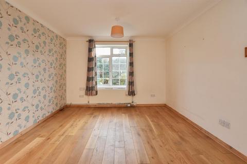 2 bedroom semi-detached house to rent, Robert Tressell Close, Hastings TN34