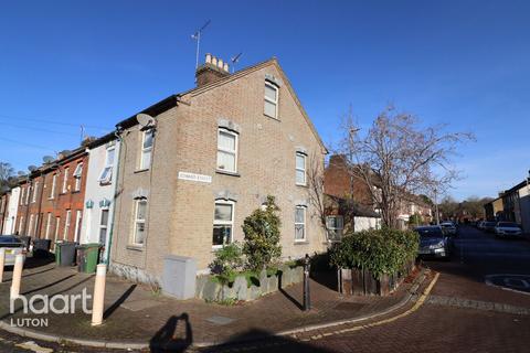 3 bedroom end of terrace house for sale, Edward Street, Luton