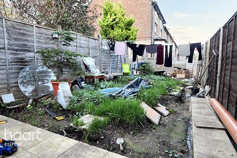 3 bedroom end of terrace house for sale, Edward Street, Luton