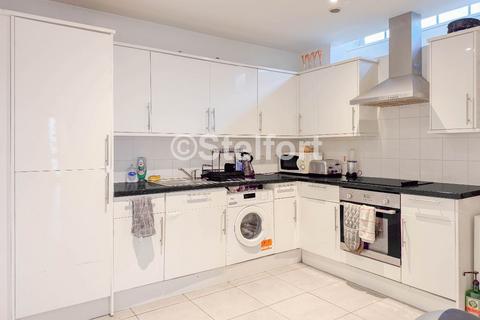 3 bedroom flat to rent, Holloway Road, London, N7